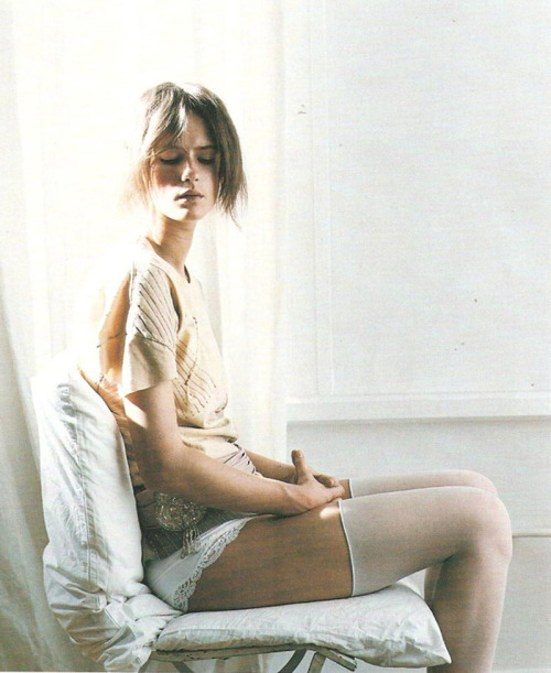 pletora-blog:English model Lisa Ratliffe is photographed by Elfie Semotan for i-D #November 2000 i