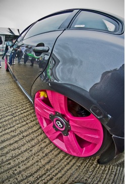 stanceisnotacrime:  crazy rims 