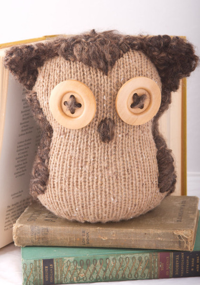 omgsocuteiwantthat:  Little owl plushie with buttons for eyes, by zinlove on Etsy!