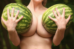 anarcosurrealista:  minchia che bocce    this girl has got some big melons,xxx