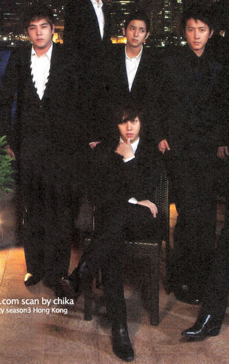 alm0stparadise:  lifelikecherries:  omg the people in this picture…   Kangin aaaaaaaah~