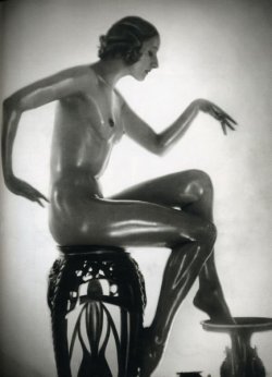 thetranscendentalmodernist:  Femme de bronze - Manassé - c. 1926 