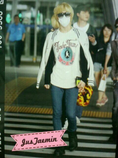 SHINee arrive back in korea 110908