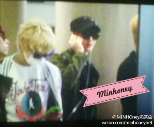 SHINee arrive back in korea 110908