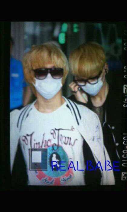 SHINee arrive back in korea 110908