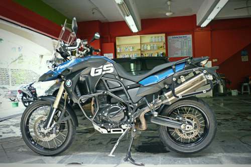 adrianlee:  Spotted at the car wash. BMW F800 GS.
