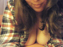 clearenough:  My dash is dead, have some boobage. 