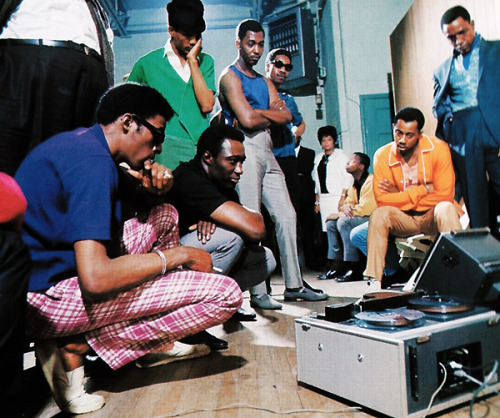 jazzrelatedstuff:modalmayhem:  the temptations, the psychedelic soul years.