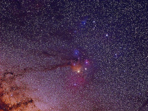 Scorpius over NamibiaScorpius contains many bright stars, including Antares (α Sco), β1 Sco (Graffia