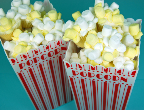 thecakebar:Popcorn look-a-like Cupcakes! (oscar party) recipe and design instructions here (Look c