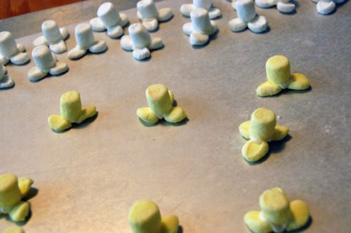 thecakebar:  Popcorn look-a-like Cupcakes! (oscar party) recipe and design instructions here (Look c
