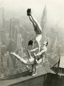 rustybreak:  The World’s Highest Alley Oop, New York City, 1934. 