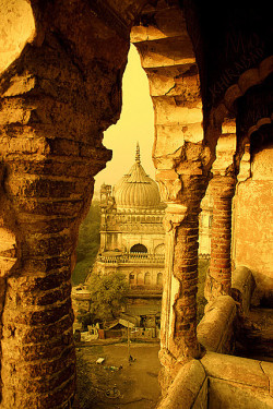 creepy-old-guy:  bakingcookieswithmyfriends:  labyrinth, lucknow by Curlylocks on Flickr.  