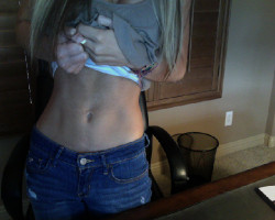 Seriously need to get my belly button pierced!