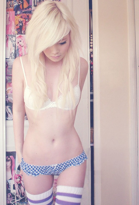 Cute blonde emo girls naked