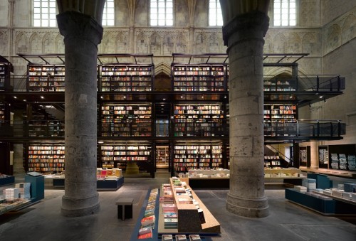 &ldquo;Booklovers now have their own house of worship: the Selexyz Bookstore.Designed by Dutch firm 