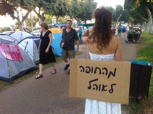 fuckyeahmiddleeast:A housing protest in Tel-Aviv in July, 2011. “From the Alter to a tent