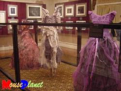 disneylandguru:   at one time, the Haunted Mansion was going to include an illusion-filled Museum of the Weird as part of a pre- and post-show area. 