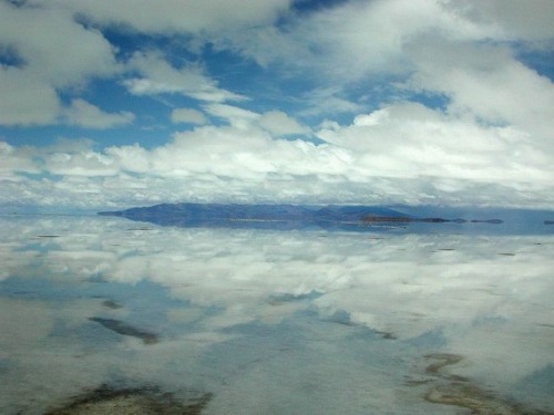 天空を映す地球最大の鏡、ボリビア「ウユニ塩原」絶景写真:カラパイア