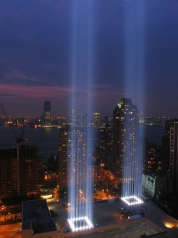 melahhhnie:  New York’s skyline lit up in memory of 9/11 for the last time. 