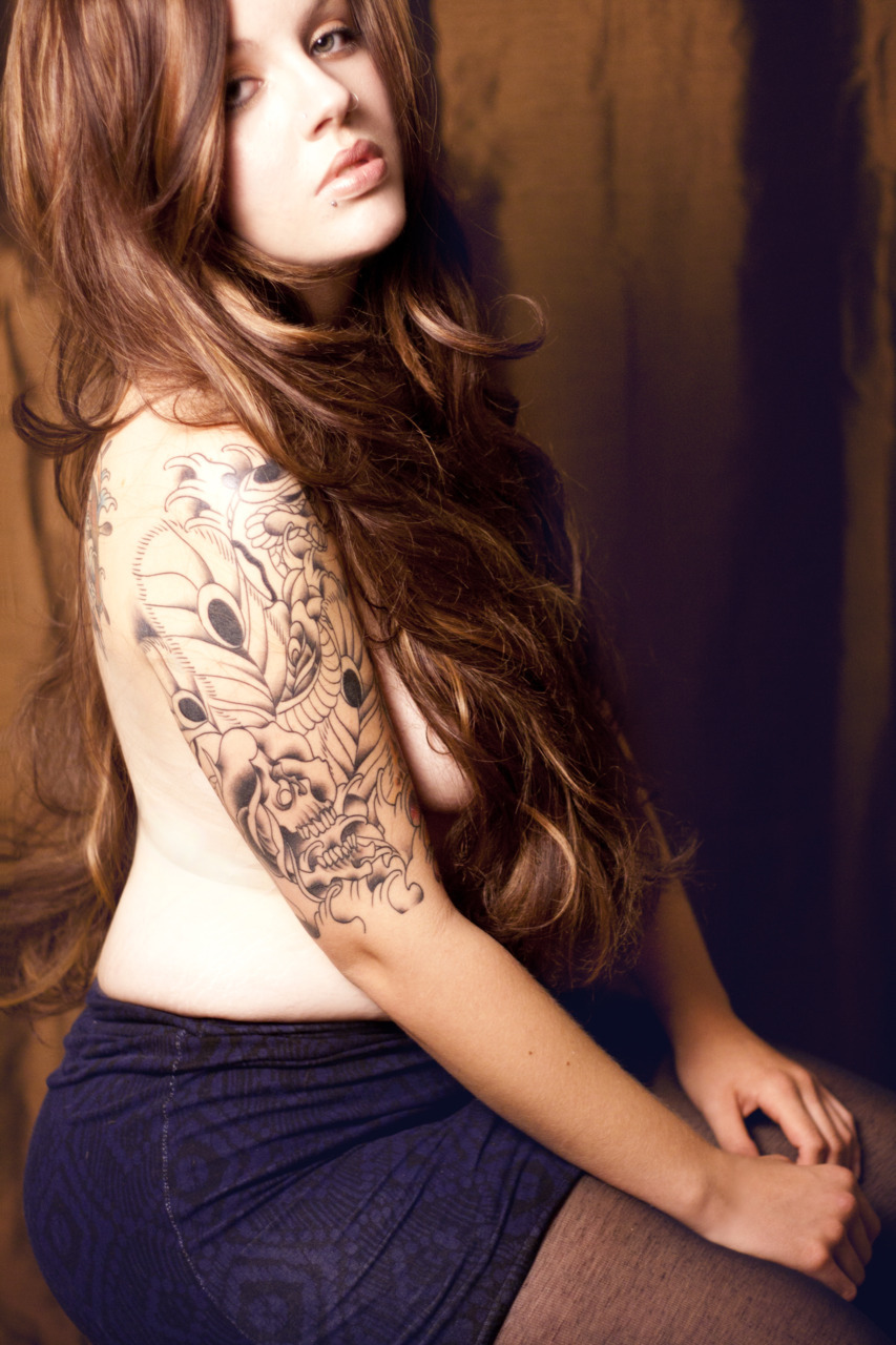 ragennolee:  curvyisthenewblack:  fuckyeahgirlswithtattoos   I’m in love!!!!!!!!!!!!!!
