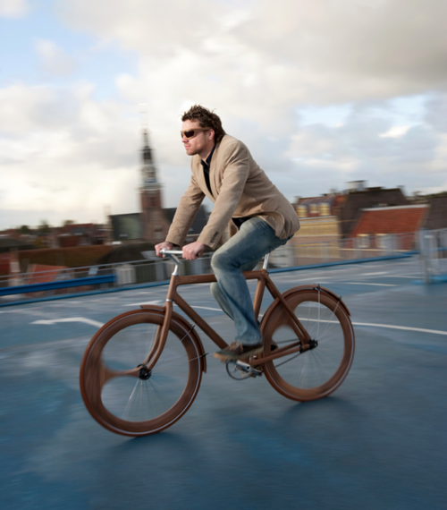 devincastro:  Designer Jan Gunneweg created this gorgeous wooden bicycle which not only has a solid wood frame, but asymmetrical wooden wheels and natural-tone brown tires. 