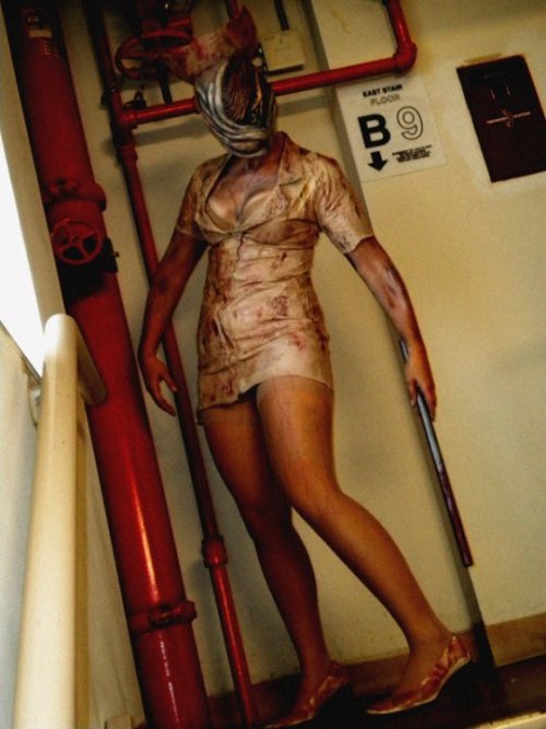 missmedissme:  i think i peed a lil this the best costume i have ever seen so far! reblog if you think so too :3!!!! 