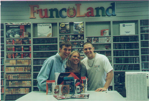 rareenough:  Funcoland ps1s dreamcasts i feel so old  T ^T