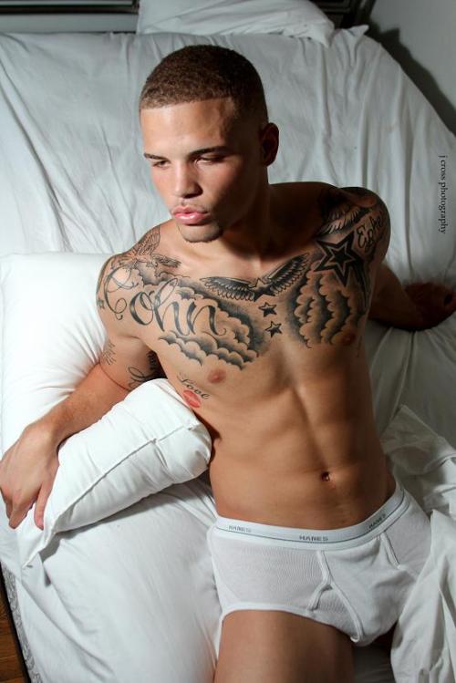 lightskinntatted:  Bed Sheets Pillows & Me <3 