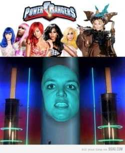 jajajajajaa hubieran puesto a Lady GaGa como la bruja y oportunista :P  Britney Spears las manda a todas jajajaja &lt;3