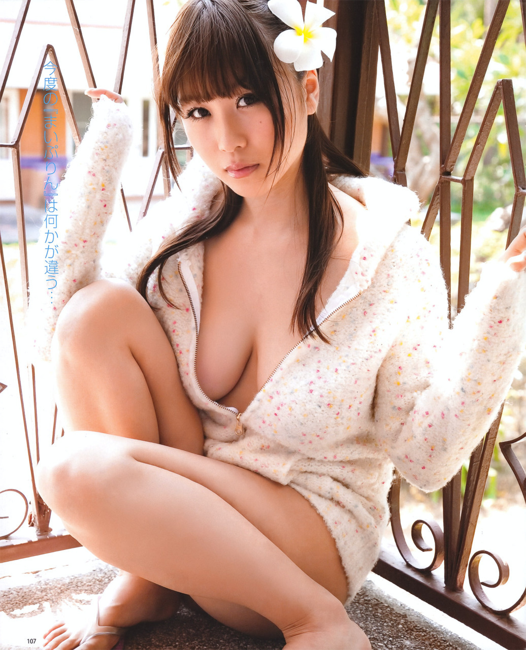 bustysexyasiangirls:   For FREE Sexy Photos and Videos  delivered into your email,