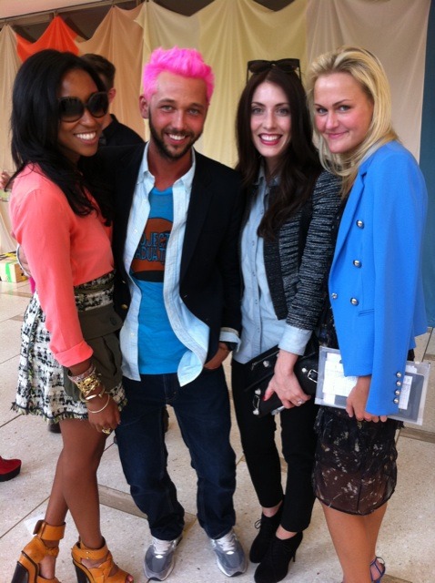 teenvogue: Teen Voguettes Shiona Turini, Sheena Smith and Mary Kate Steinmiller with designer Chris 