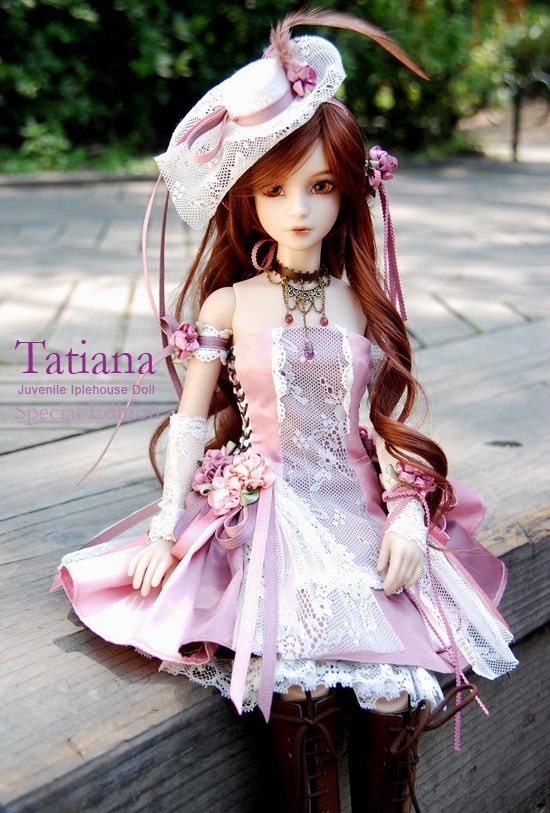 I wish I had one of these type of dolls D: