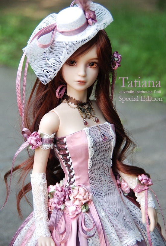 I wish I had one of these type of dolls D: