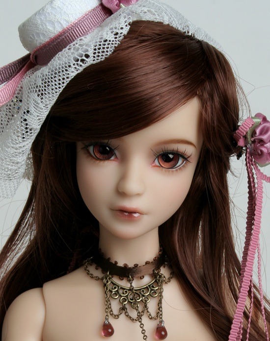 I wish I had one of these type of dolls D: