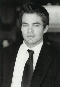 totallyfuckablelads:  Chris Pine 