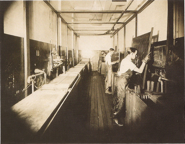 theloudestvoice:
“ Men drying strips of film in a lab, c. early 1900s
Scanned from Silent Movies: The Birth of Film and the Triumph of Movie Culture
”