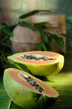 sea-sh3lls:  Ripe papaya fruit 