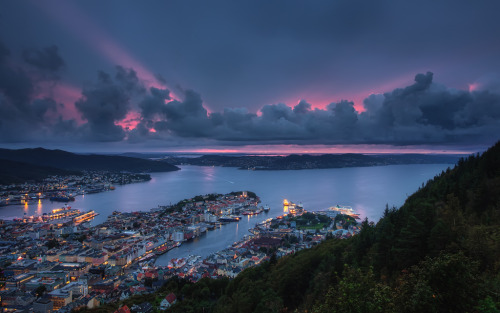 Bergen Harbour (via TheFella)