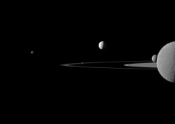 Neon-Loneliness:  On July 29, 2011, The Unending Dance Of Saturn’s Moons Lined