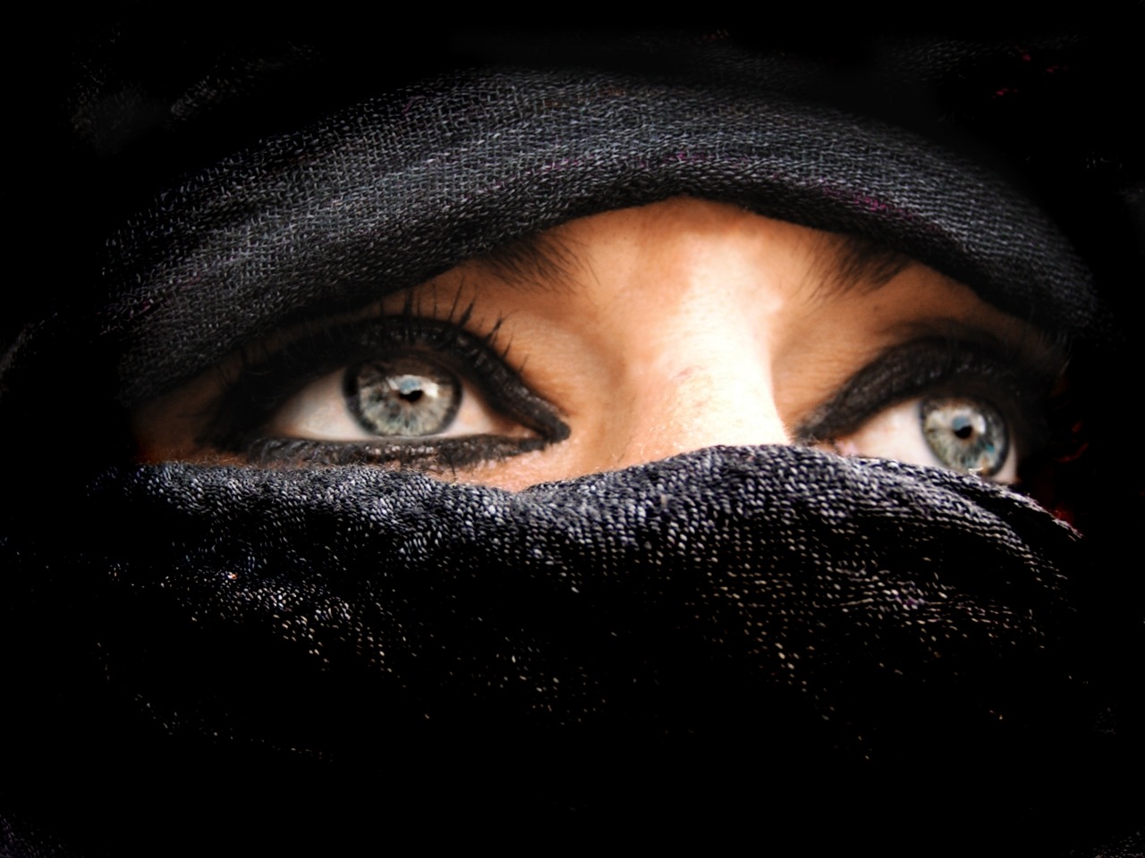 Muslim women at the beach in burkas