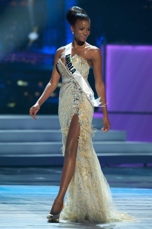 Isso só mostra que na beleza não existe cor, mais pura essência, simpatia e caráter. Mulheres de verdade são feitas disso.  Miss Universo 2011 - Leila Lopes 