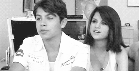  Ninguem é perfeito, mais sempre vai ter alguem que você ache perfeito na sua vida.(1fuckinperfect)  
