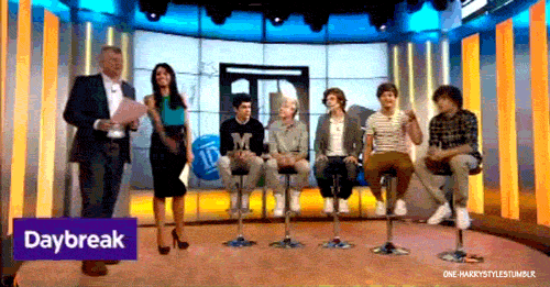 causesomedayssstaygoldforever:  hahaha, Louis’ soo funny:’)