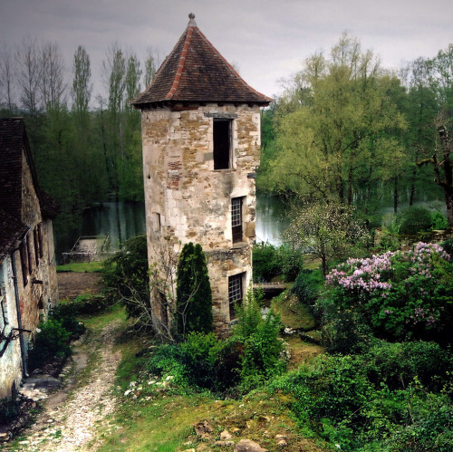 fuckyeahprettyplaces: Carennac, France.