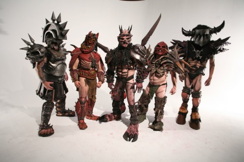 HUGE GWAR PHOTO!! porn pictures