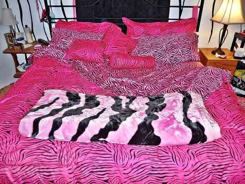 pinkxobarbie:  new bedding I got today!