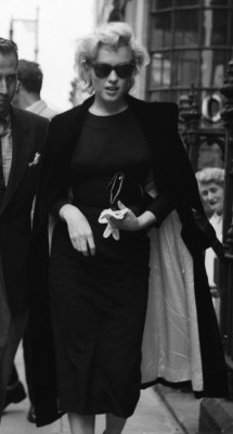 suicideblonde:  Marilyn Monroe in London in 1956 