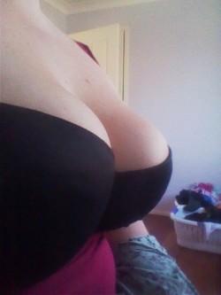 sexhair:  Hey there new followers, have a picture of my boobs ;) 