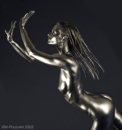 paintedgirls:  Tera Cooley silver body paint